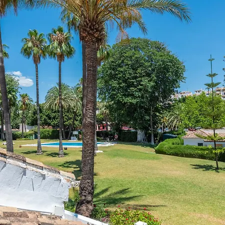 Apartment Agrupadas, Family With Amazing Location Marbella
